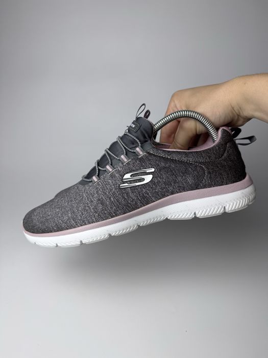 41р. Кросівки жіночі Skechers Summits