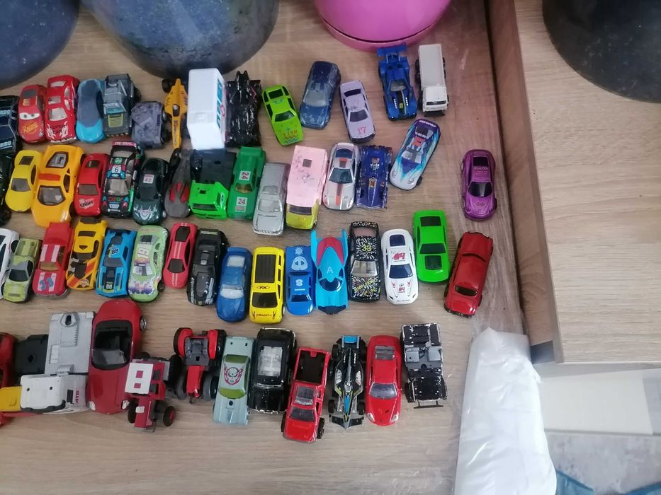 Машинки по 10 грн шт