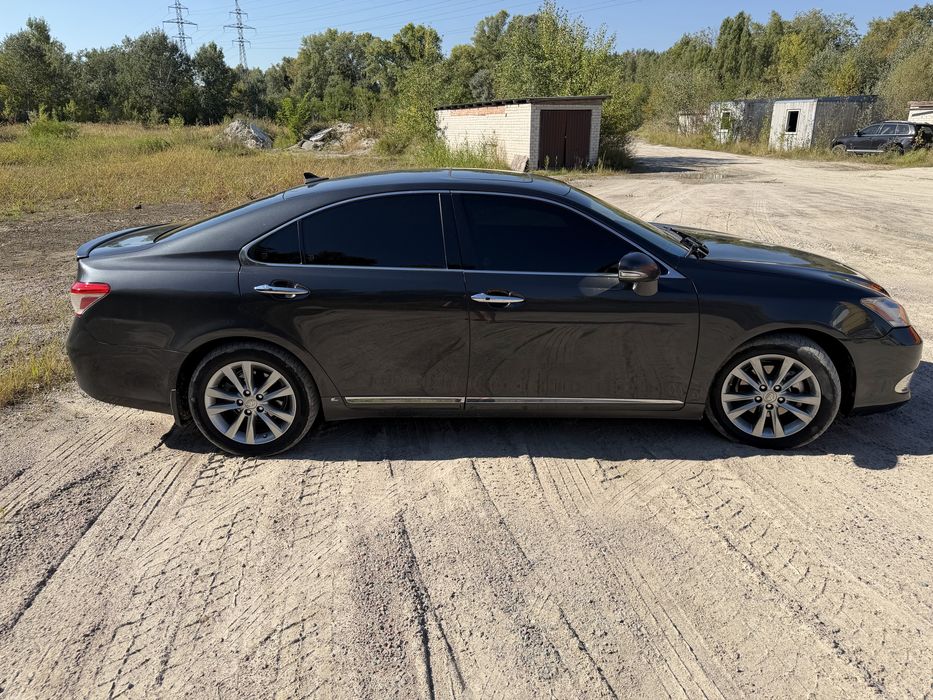 Лексус ес 350   2011 рік