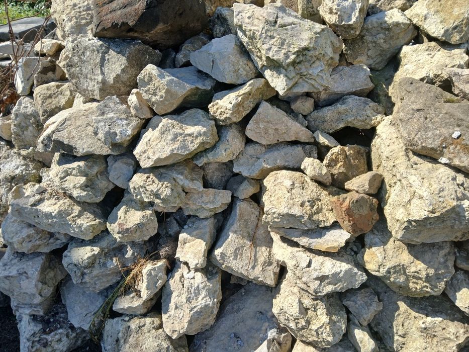 Камінь для будівництва, цегла