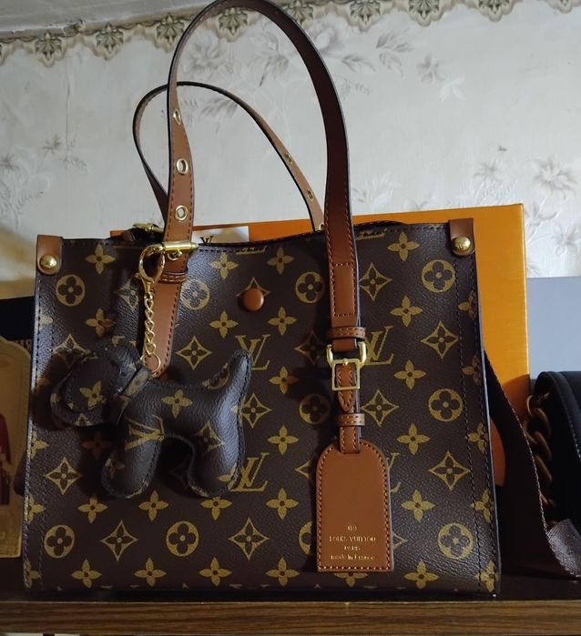 Взуття,сумки,і багато всього..