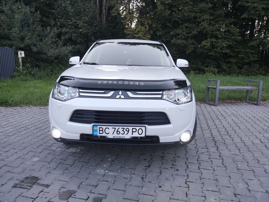 Терміново Mitsubishi Outlander 2013