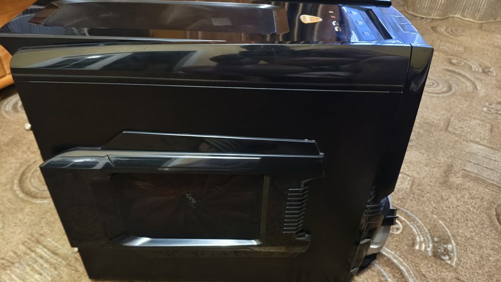 Игровой компьютер с монитором