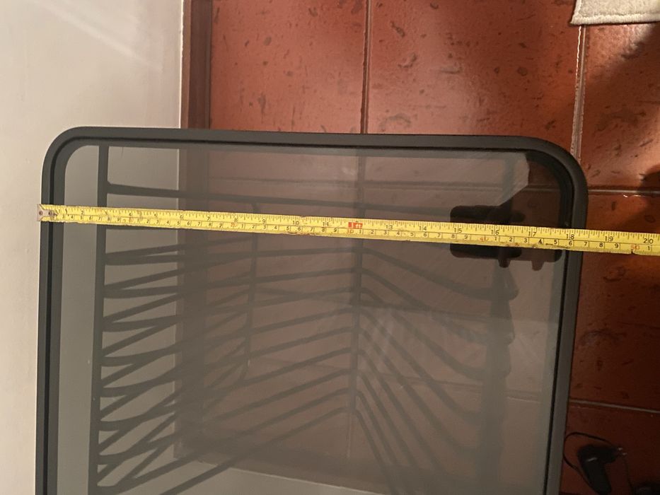 Mesa preta com tampo de vidro da homa