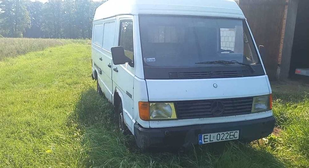 Mercedes Benz MB 100