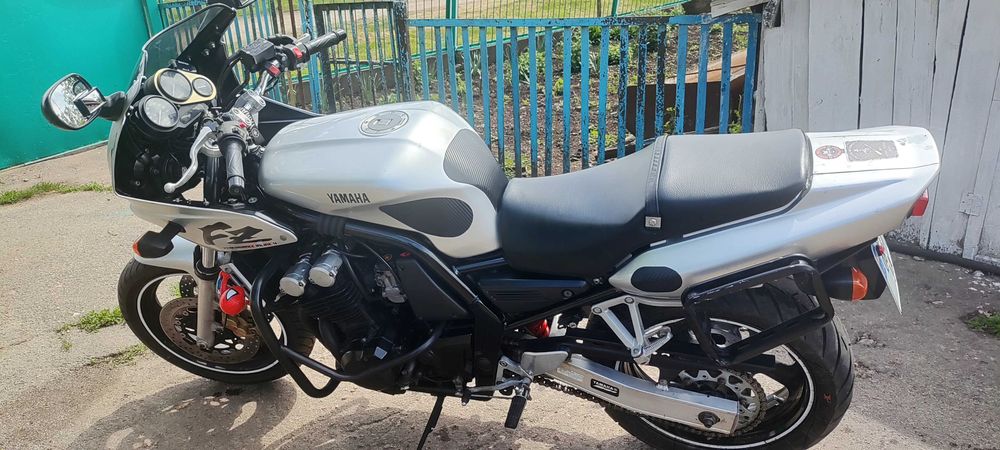 Продажам Yamaha FZ 400