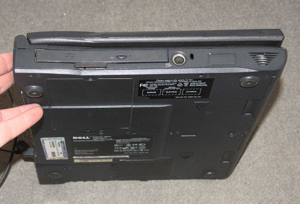 stary laptop Dell Latitude C810 PP01X Pentium III 1 GHz 512 MB RAM