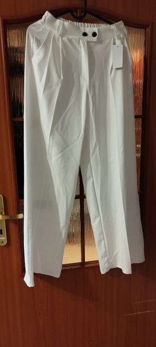 Biały garnitur damski nowy S/M