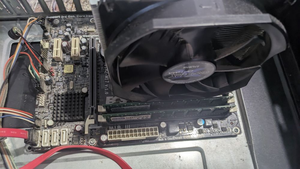 LGA 1155 материнка + 8GB DDR3 (решта продана)