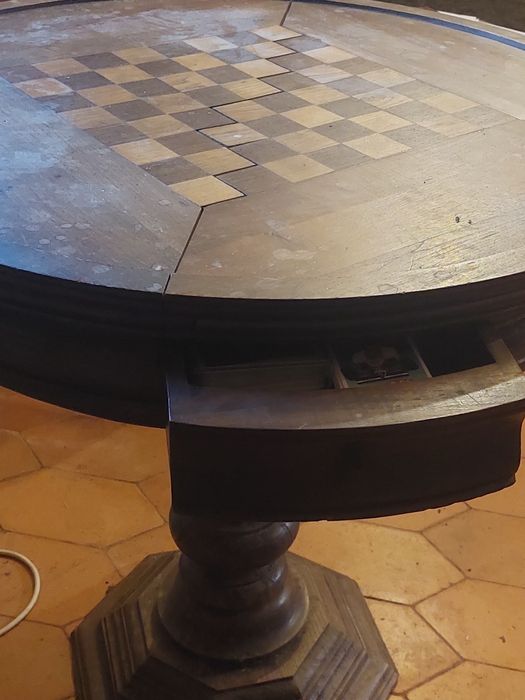 Mesa de jogo redonda