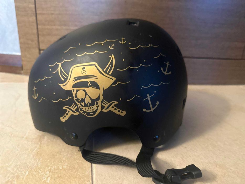 Kask NKD do skateboarding, rolkach, rowerowej i skuterów. Na prezent