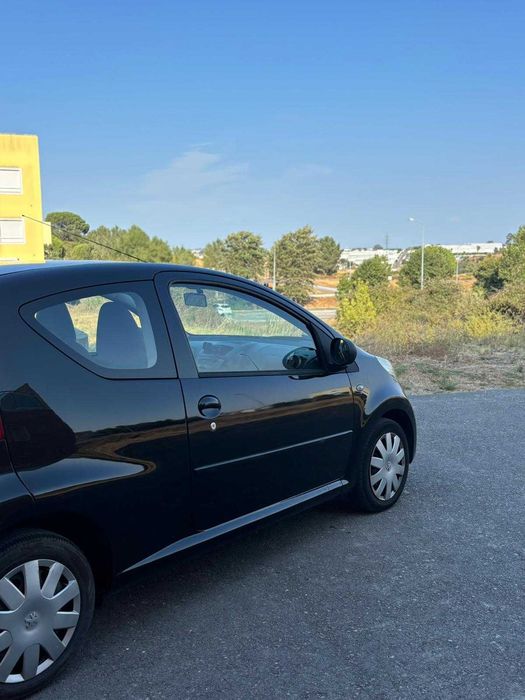 Peugeot 107 1.0 – 2006 | 145.668 km | €4.500