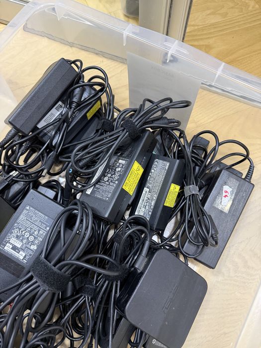 Продам зарядные устройства для ноутбуков