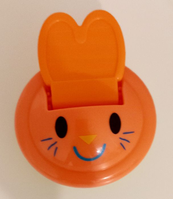 Playskool kiwaczek wańka wstańka grzechotka sprężynka bączek królik