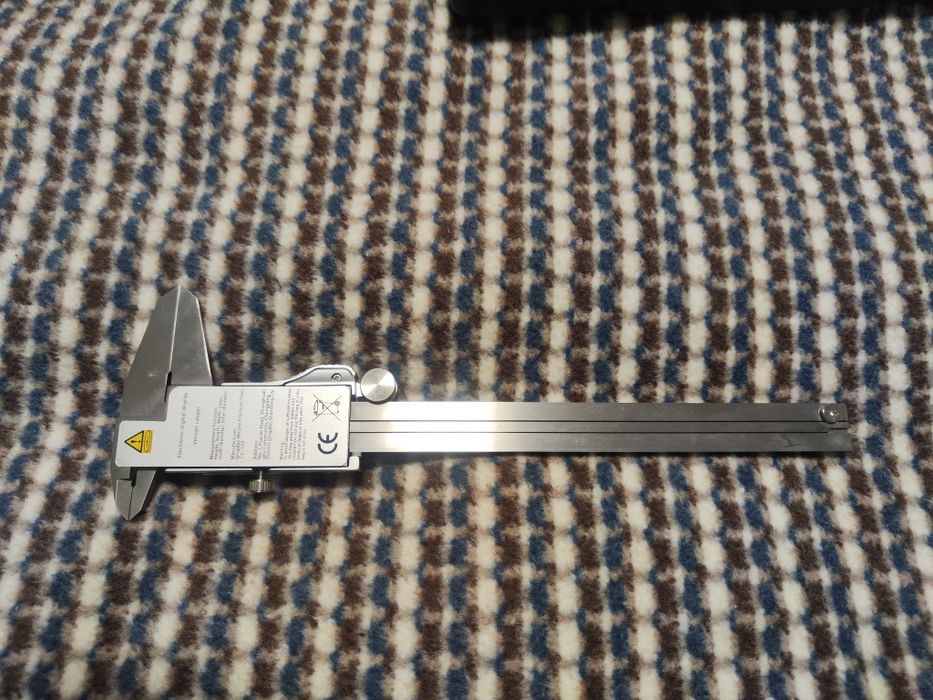 Цифровий електронний металевий штангенциркуль