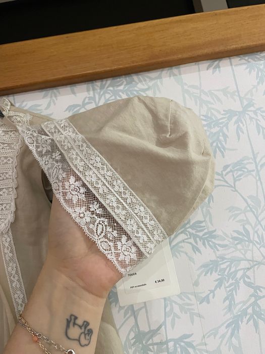 Vestido Pili Carrera com touca