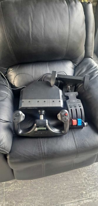 Logitech Pro Flight Yoke System and Rudder Pedals Set – Like New64750874838273122