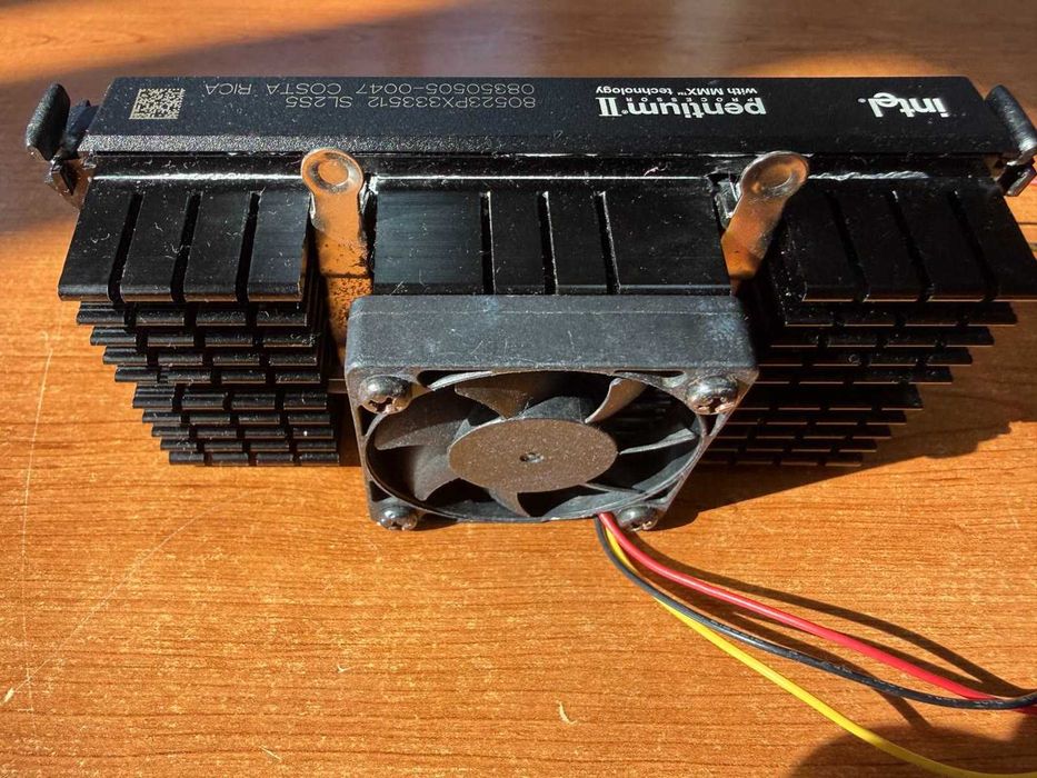 Processador Intel Pentium II 333 MHz Slot 1 (SL2S5) - 512 KB com ventoinha