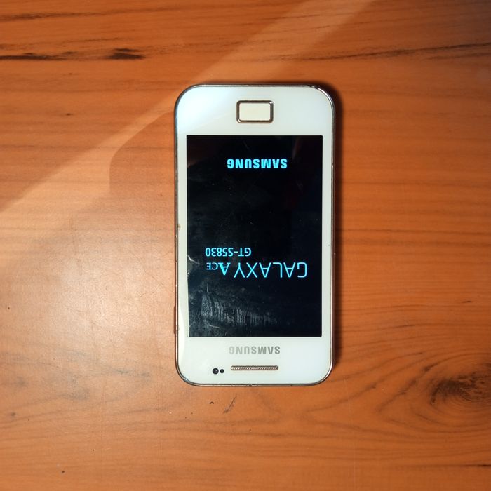 Мобильный телефон "Samsung"