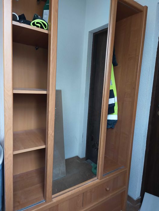 Szafa do przedpokoju z lustrem