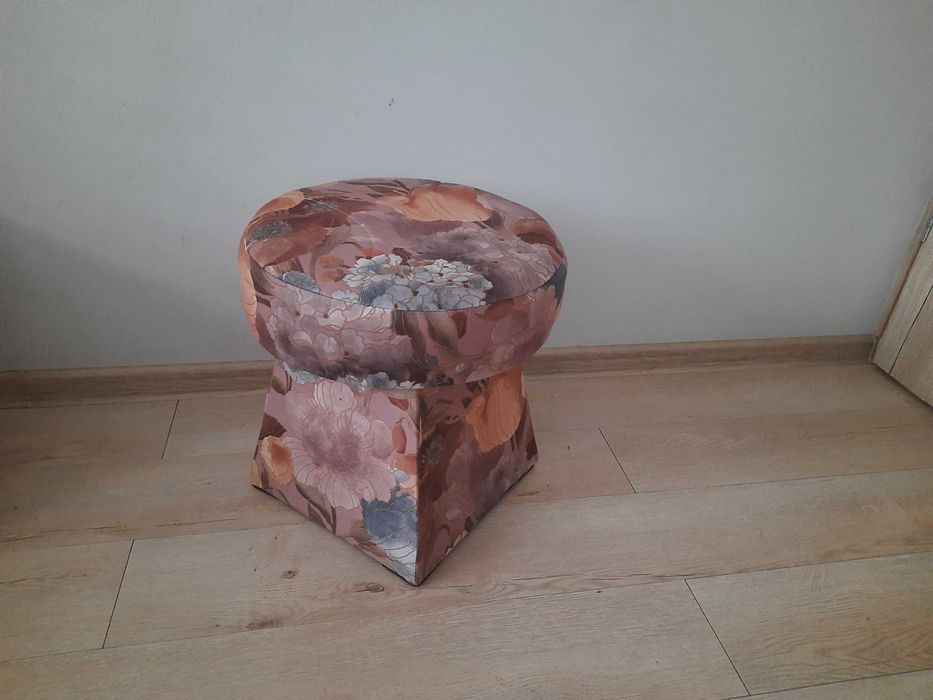 Pufa, Krzesło do Toaletki