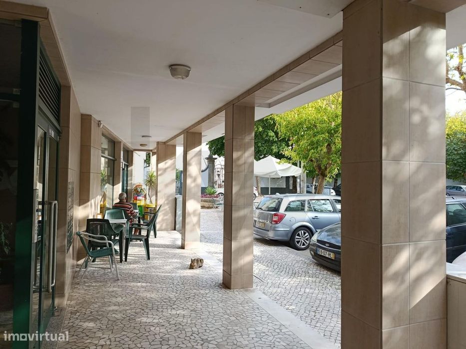 Pastelaria e Padaria com fabrico próprio, para trespasse, em Esgueira,