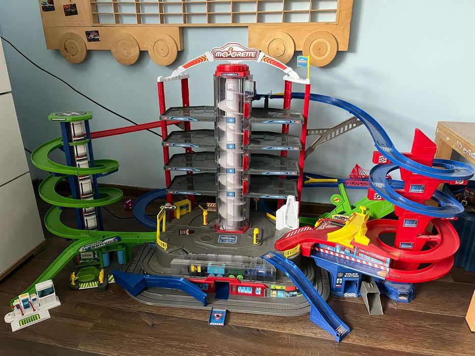 Garaż City auta pociąg