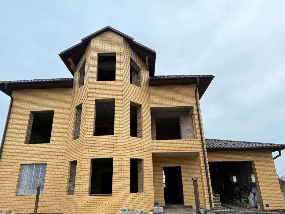 Будинок с.Байківці, 290 м2 та 7 сот ділянка.