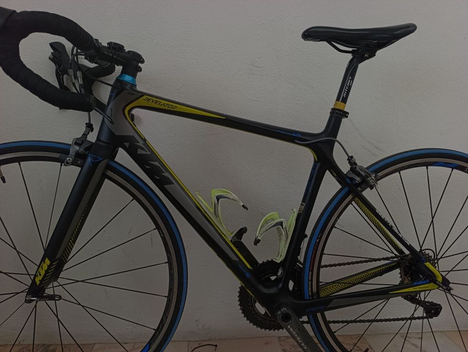 Bicicleta de estrada KTM carbono M