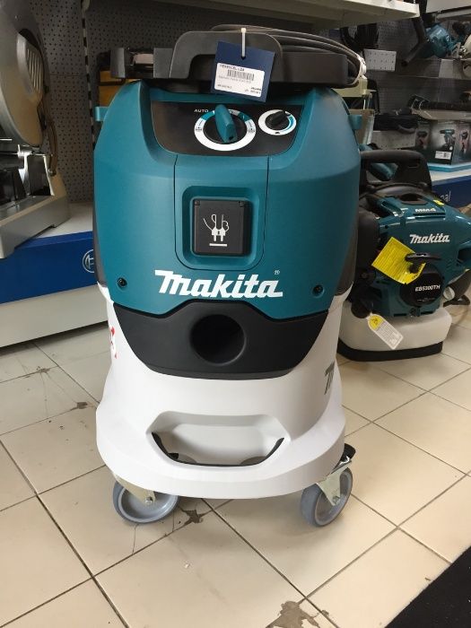 Aspirador 42L 1400W Makita VC4210LX