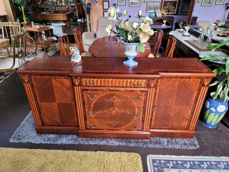 Excelente aparador em madeira maciça - óptimo estado geral