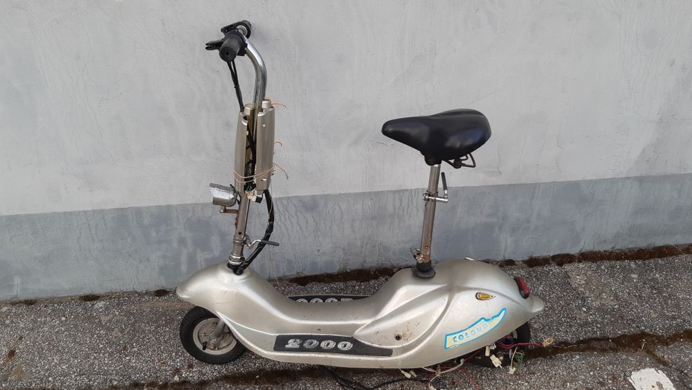 Hulajnoga elektryczna uszkodzona.