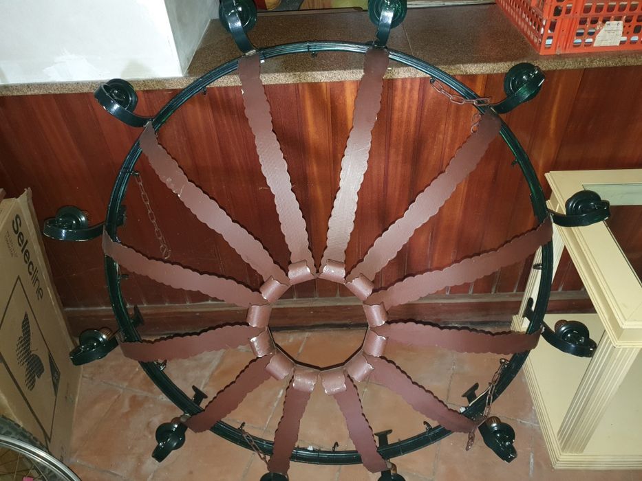 Candeeiro em armação de ferro trabalhado