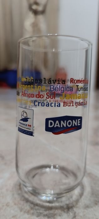 2 copos Danone - Campeonato do mundo França 98