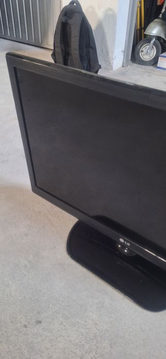 Televisão LG 32" (Modelo 32LS3500) c/ Comando – Excelente Estado