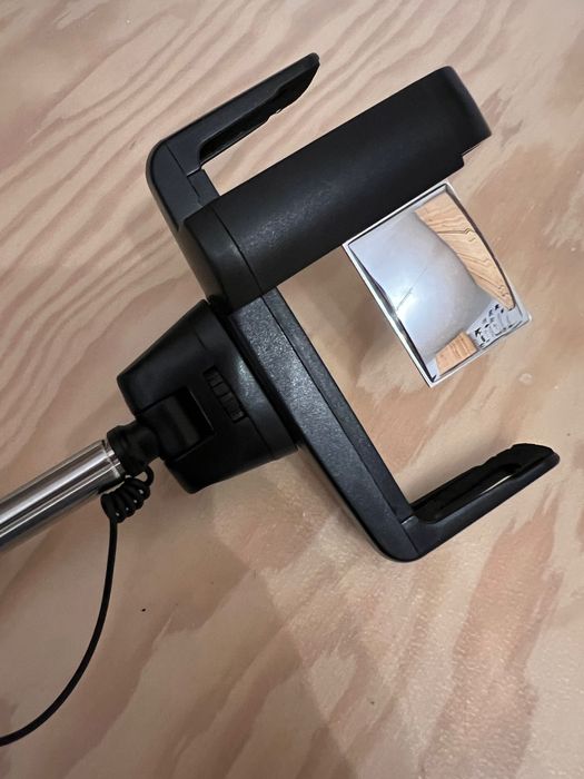 Extendable selfie stick with mirror and shutter button64285993366019121