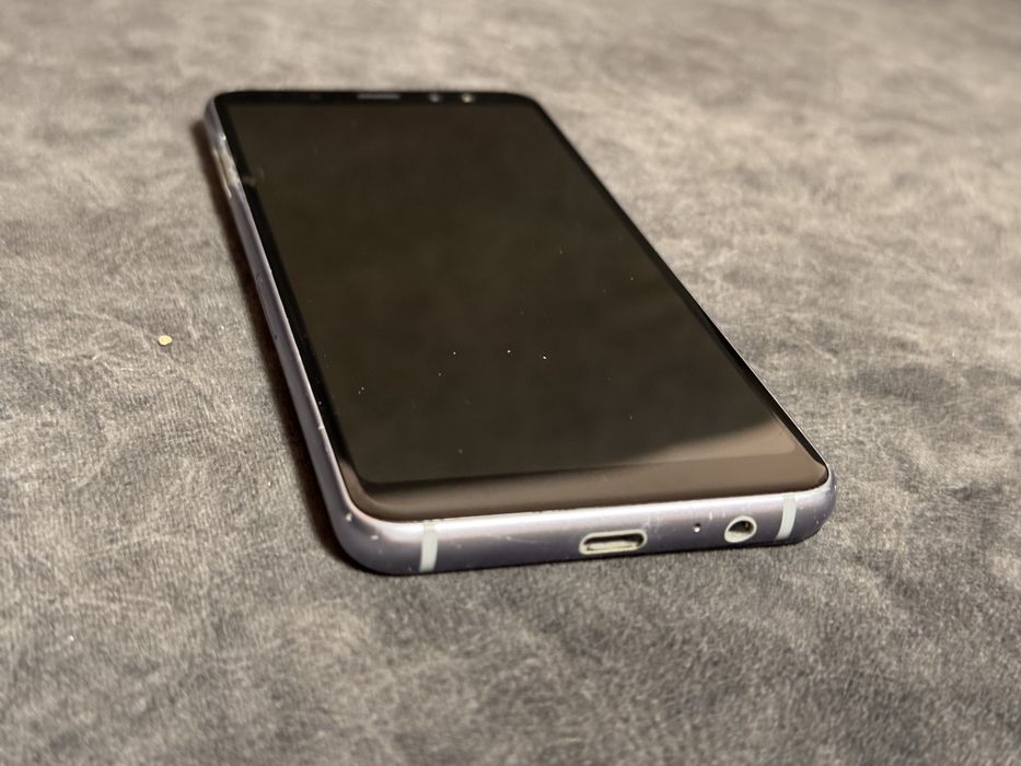 Samsung Galaxy A8 (2018) — NFC, Super AMOLED. Отличный стан!