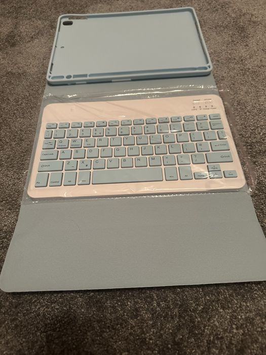 Etui na tableta 11” 26cmx17cm z klawiatura bezprzewodowa