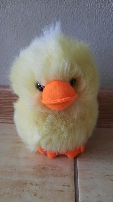 Pluszak mały puchaty kurczaczek