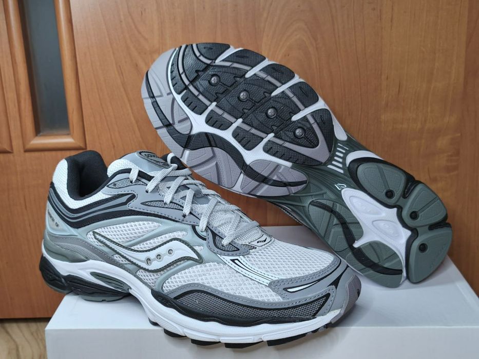 Оригінал. Нові кросівки Omni 9