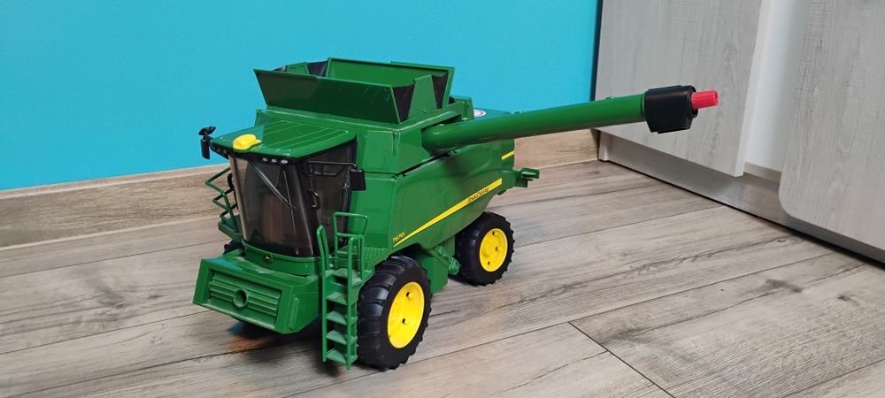 Kombajn bruder John Deere T670i