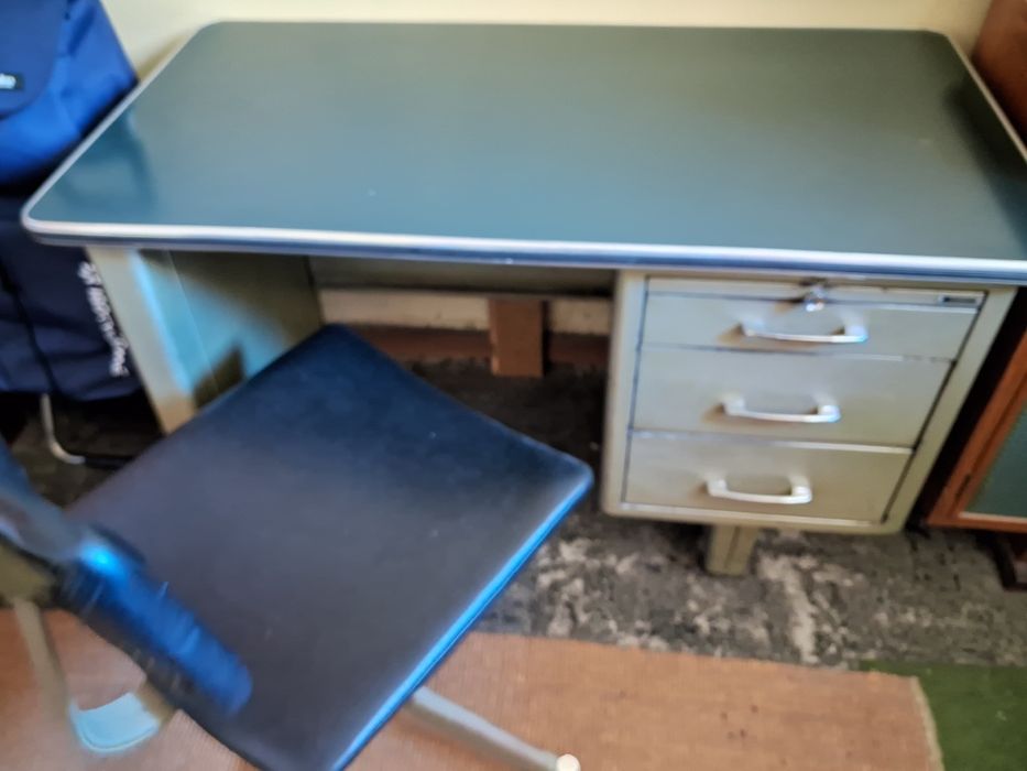 Secretária e cadeira ferro