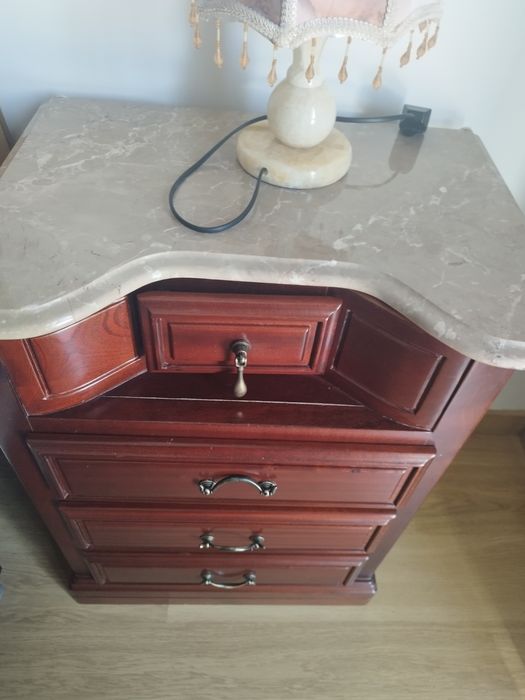Cómoda + mesa de cabeceira antiga