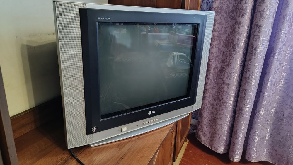 Телевізор LG Flatron 21" (CRT) у робочому стані