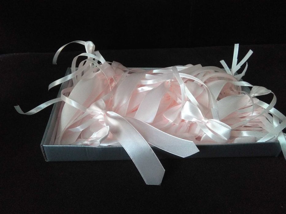 Zawieszki na butelki krawaciki (róż) 47szt