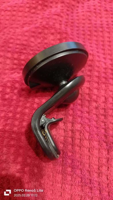 Uchwyty na telefon do auta