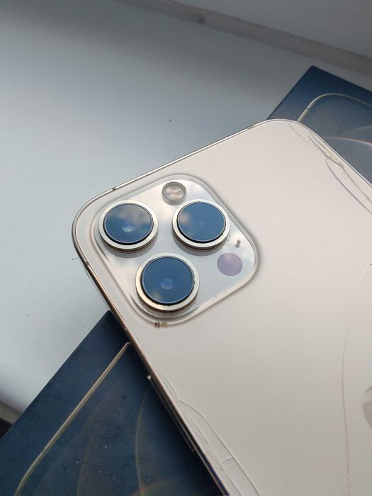 iPhone 12 Pro Max 256Gb разбит экран и зад, но полностью рабочий