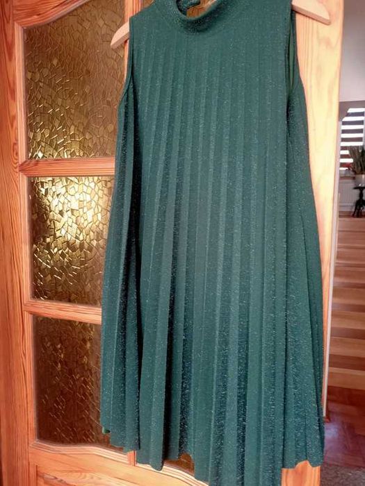 Sukienka zielona butelkowa zieleń ze srebrną nitką plisowana