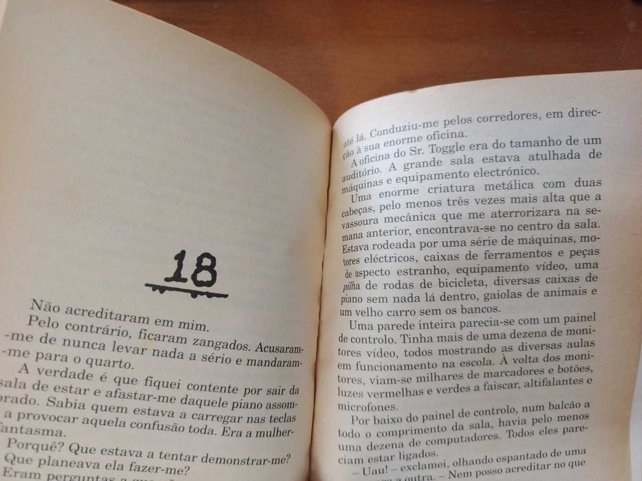 Livro Arrepios - O Piano Assassino (R.L. Stine)