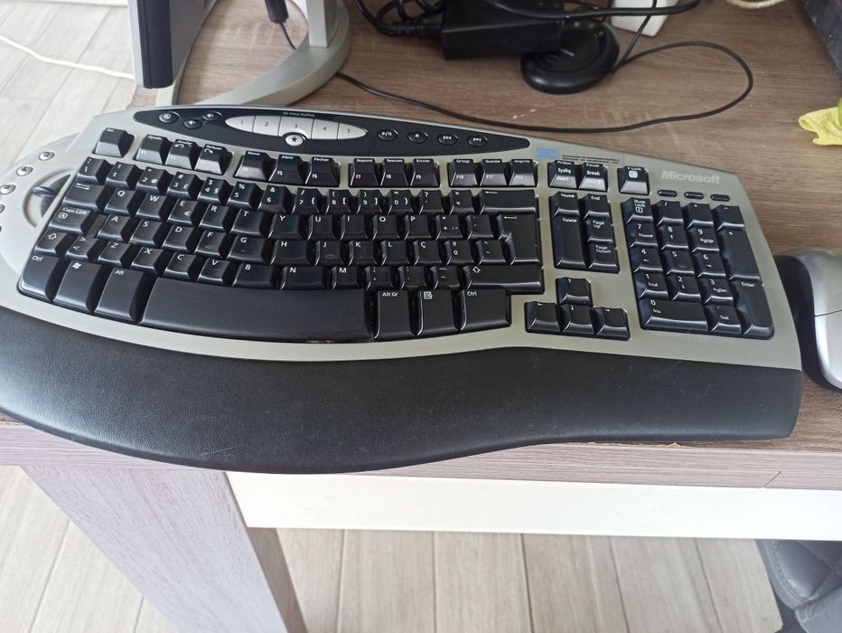 Computador com acessórios